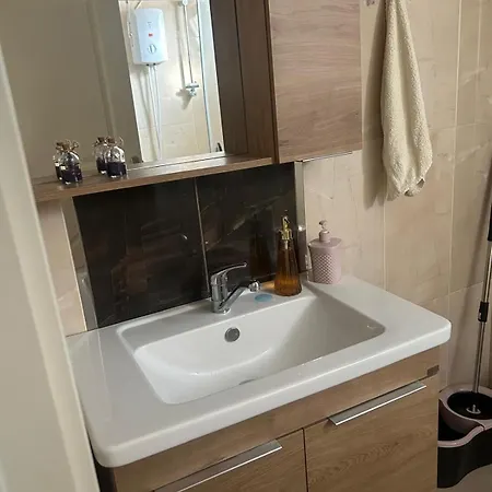 Esra Apartmet *
